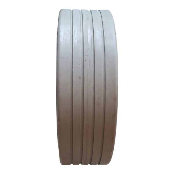 14x4.5 arriba LLANTA SÓLIDA 14X4.5 JLG TP303 CLEAN TOPOWER